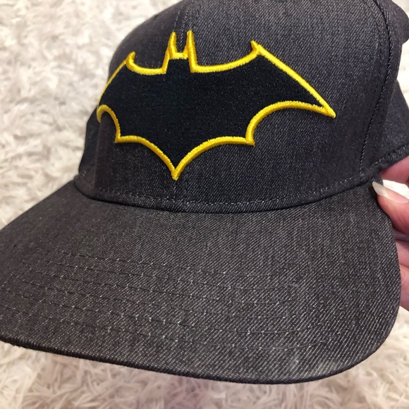 DC Comics Batman Rebirth Logo Cap Sublimated Underbill Flex Fit - Picture 9 of 10